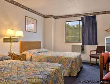 Motel Red Roof 2*